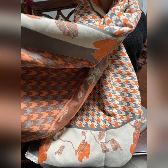 Fringe Scarf - Picture 5 of 6